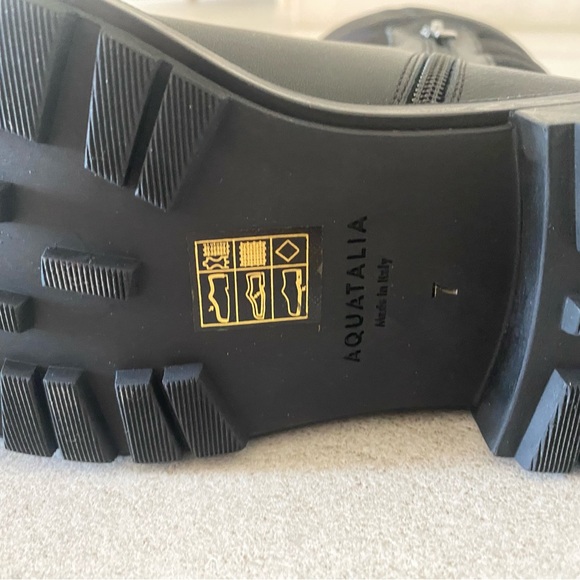 Boots - Picture 3 of 4